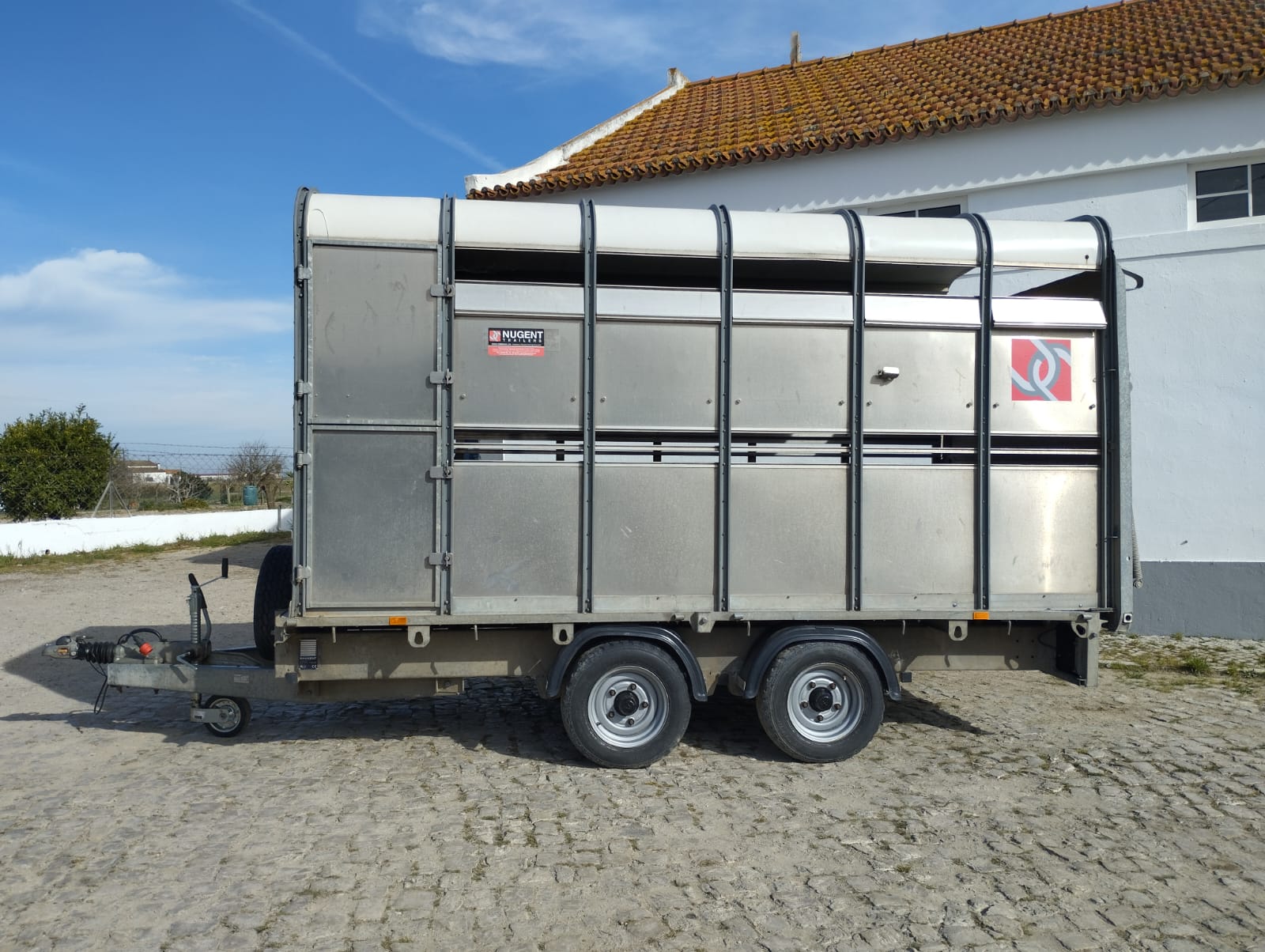 https://www.leguasoberana.pt/wp-content/uploads/2023/03/Reboque-Nugent-Trailers-modelo-F3720H.jpeg